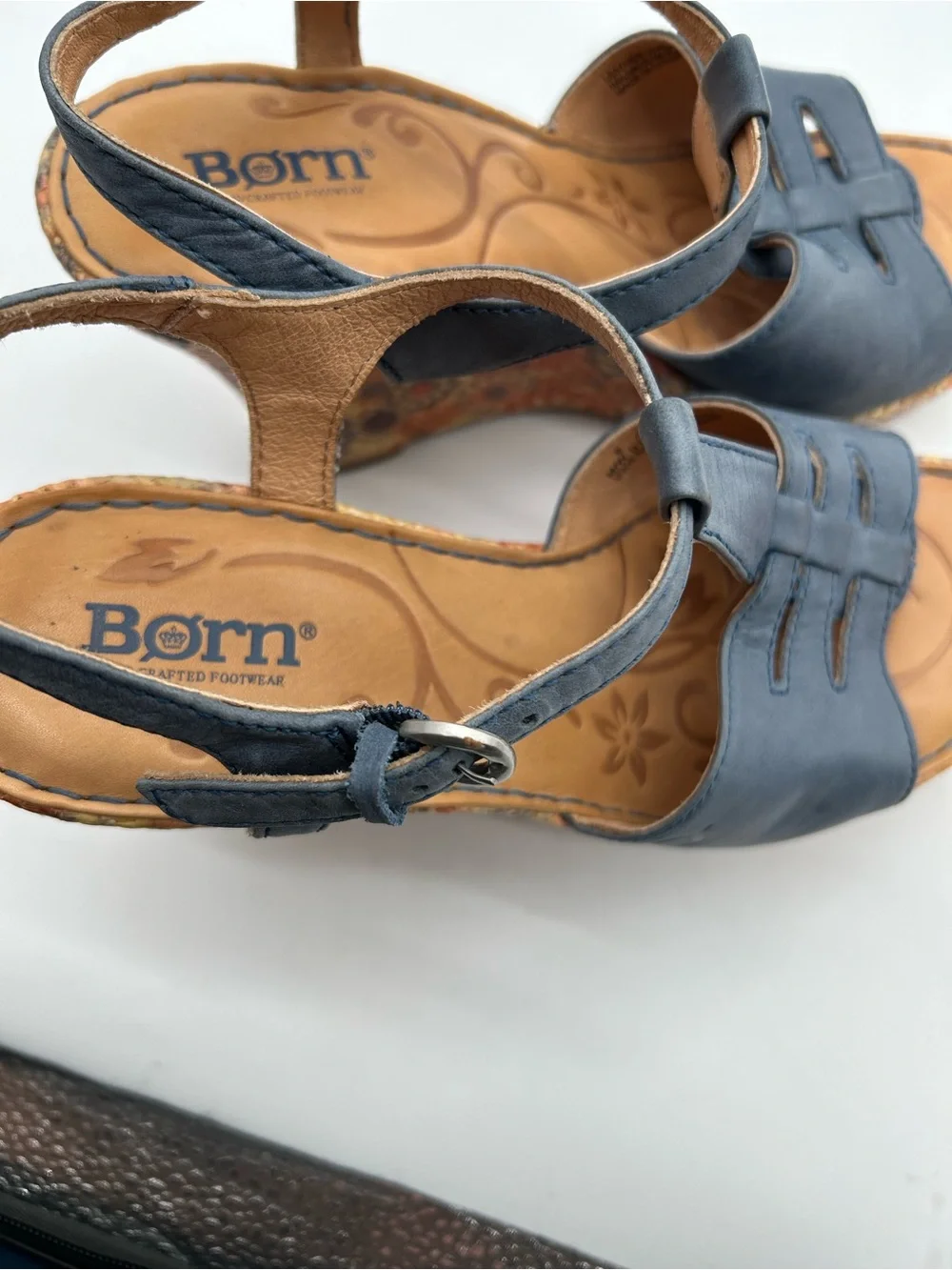 Born Rebecca Navy Leather T strap Wedge Sandals size 8